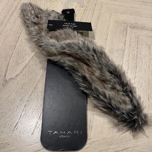 NEW Tahari Home Faux Fur Wine Bottle Topper Stole Scarf BROWN